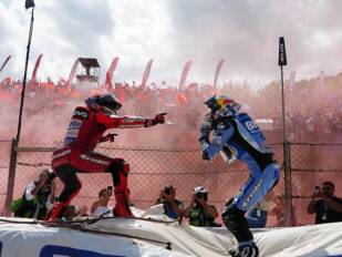 Fin de semana épico en MotoGP: victorias de Piqueras, Holgado y los hermanos Márquez