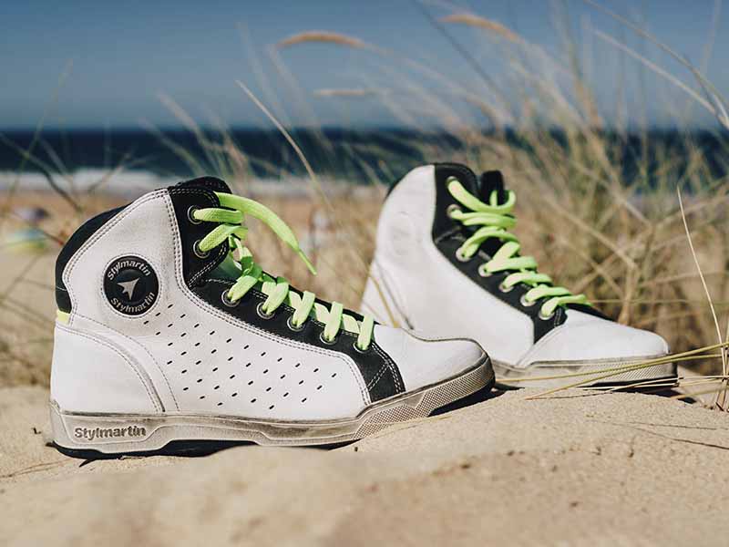 Estilo casual y óptima protección con las nuevas zapatillas Sector de Stylmartin
