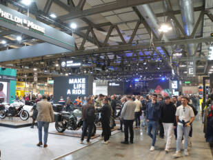 Las novedades de EICMA (5ª parte): CST, EBC, Eleveit, Ferodo, NIU, Phelon & Moore y el Grupo Piaggio