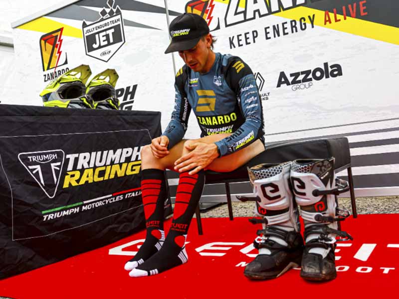 Eleveit regala unos calcetines X Comp por la compra de unas botas de off road