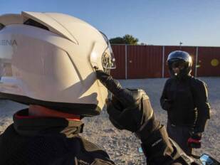 Olvídate del ruido con el nuevo casco Phantom ANC de Sena Olvídate del ruido con el nuevo casco Phantom ANC de Sena