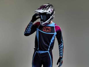 Troy Lee Designs refuerza su autenticidad en su gama offroad 2026 Troy Lee Designs refuerza su autenticidad en su gama offroad 2026