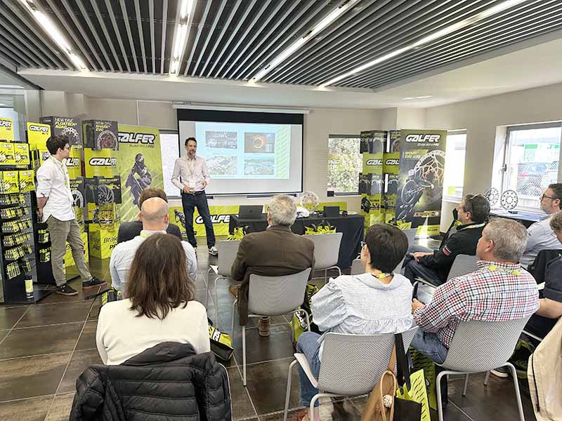 Miembros del Light Mobility Cluster visitan las instalaciones de Galfer