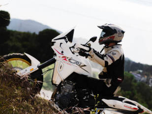 GM2 distribuirá el nuevo ADN Duale Dakar, el casco adventure de ADN Helmets inspirado en el rally