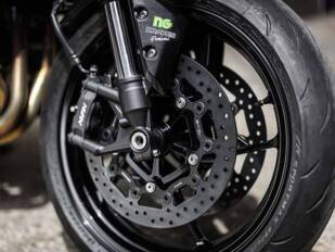 Máximo rendimiento bajo un elegante acabado negro con la nueva y exclusiva Gama Premium de NG Brakes